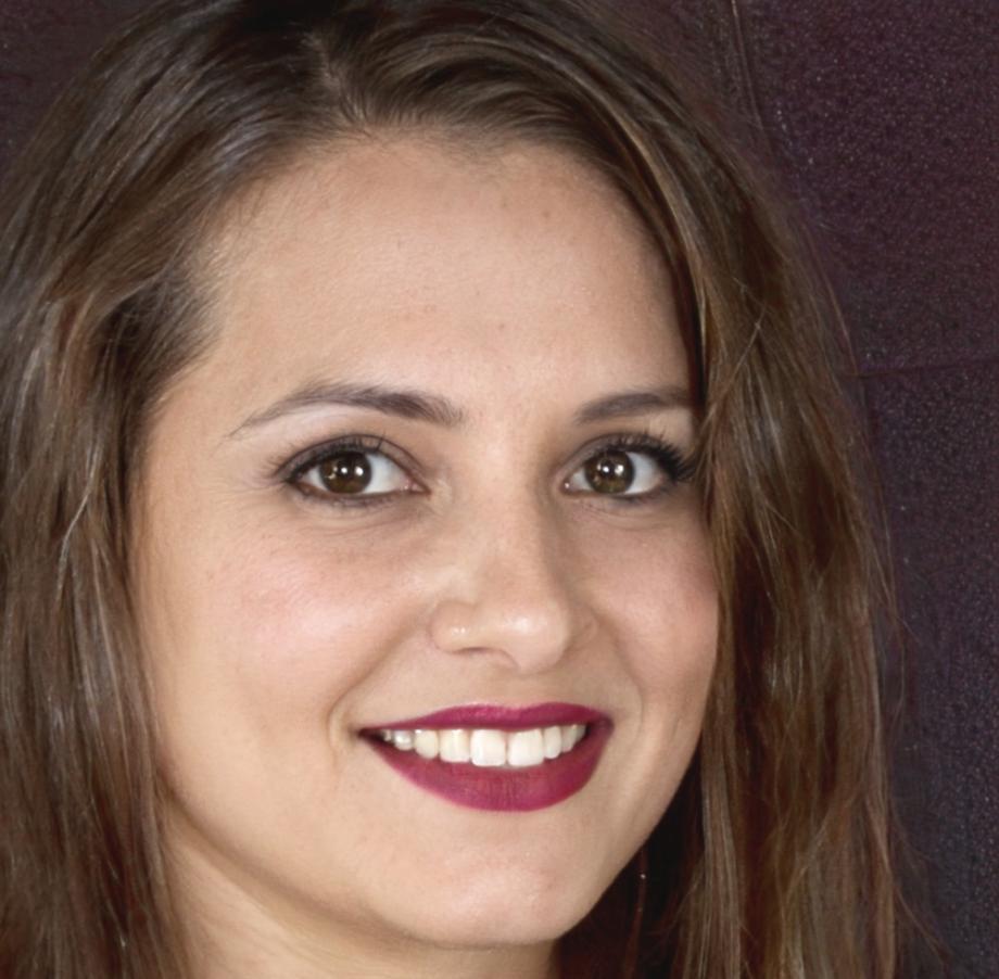 Veri analizi uzmanı Elif Koçak